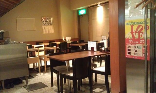 Dining area at Hina Sushi Restaurant Nishi-Shinjuku